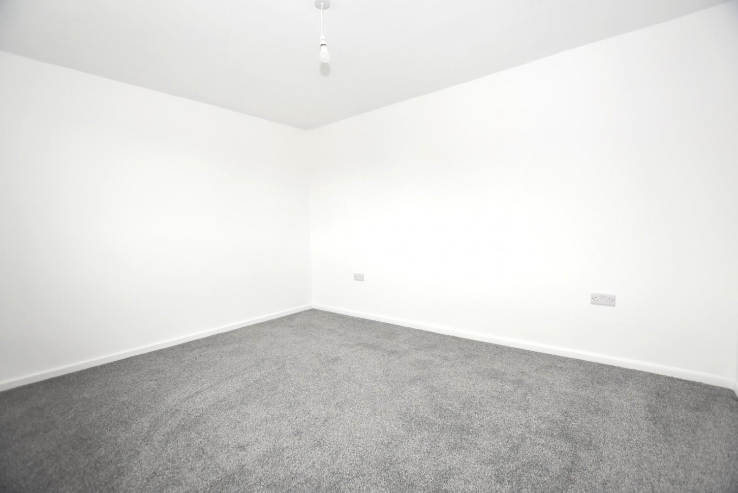 3 bedroom House to let in North Side, New Tupton, Chesterfield, S42 6BN