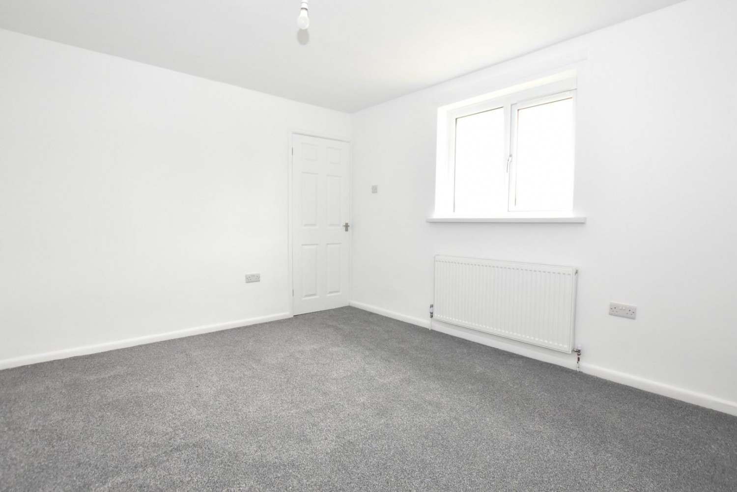 3 bedroom House to let in North Side, New Tupton, Chesterfield, S42 6BN
