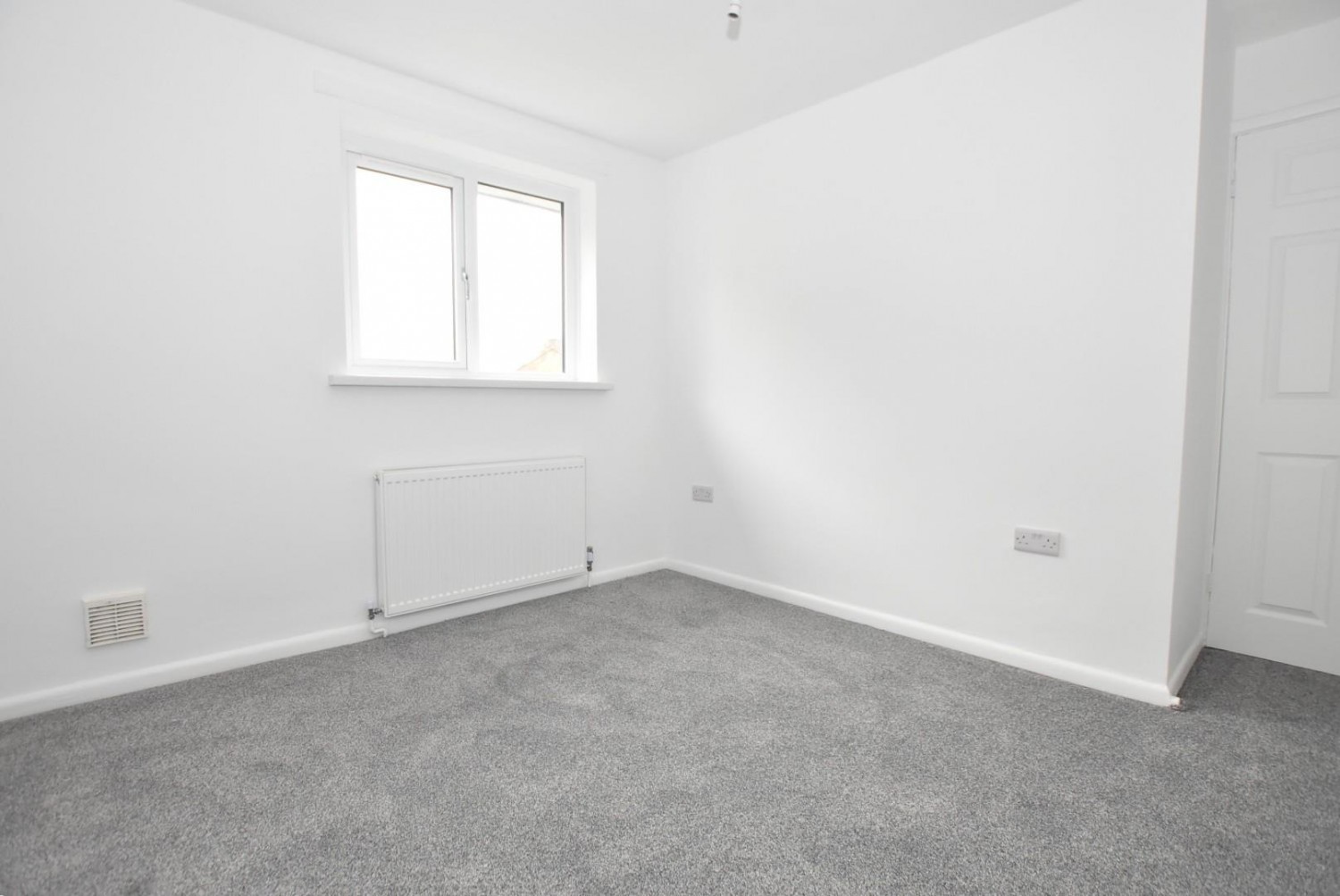 3 bedroom House to let in North Side, New Tupton, Chesterfield, S42 6BN
