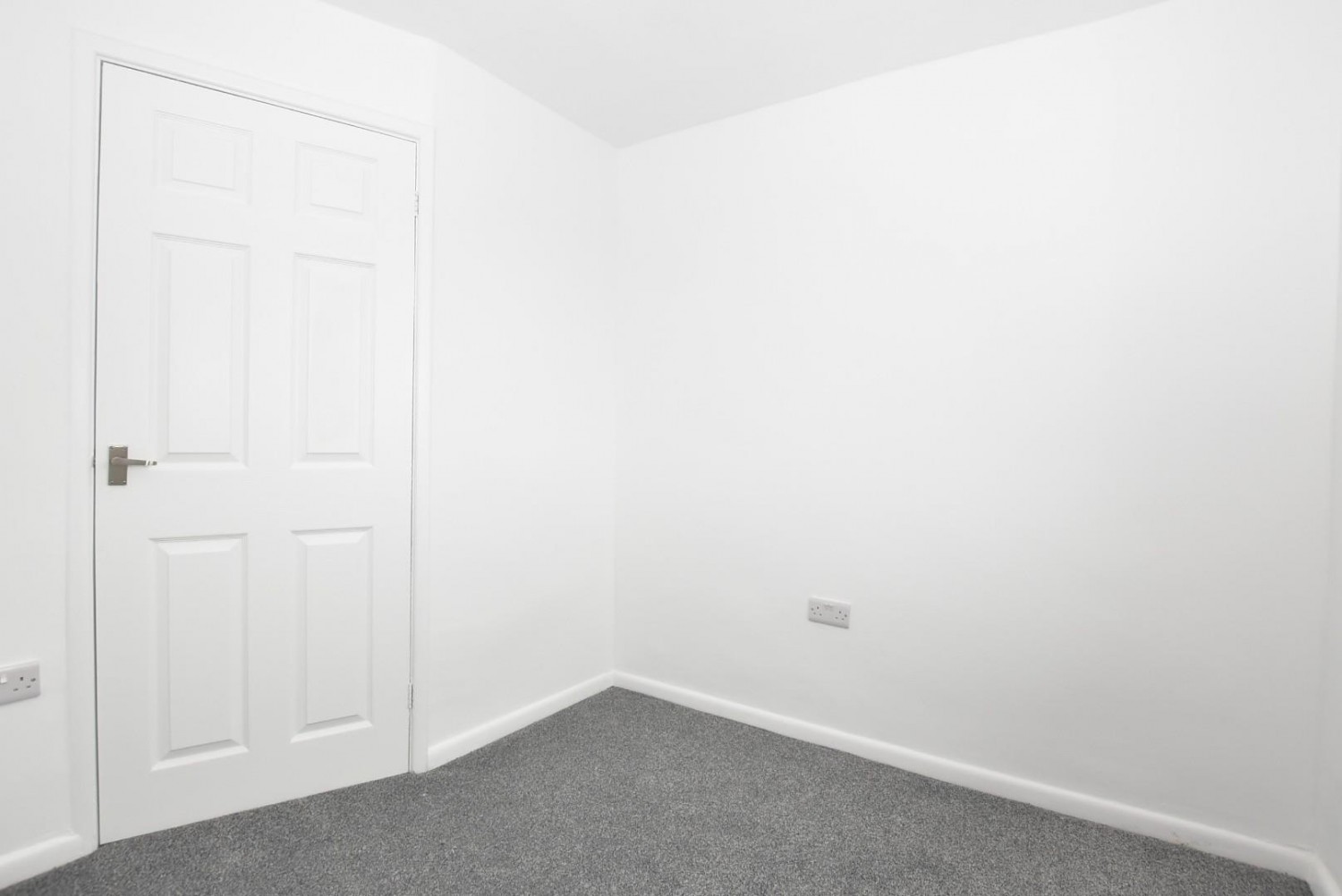 3 bedroom House to let in North Side, New Tupton, Chesterfield, S42 6BN