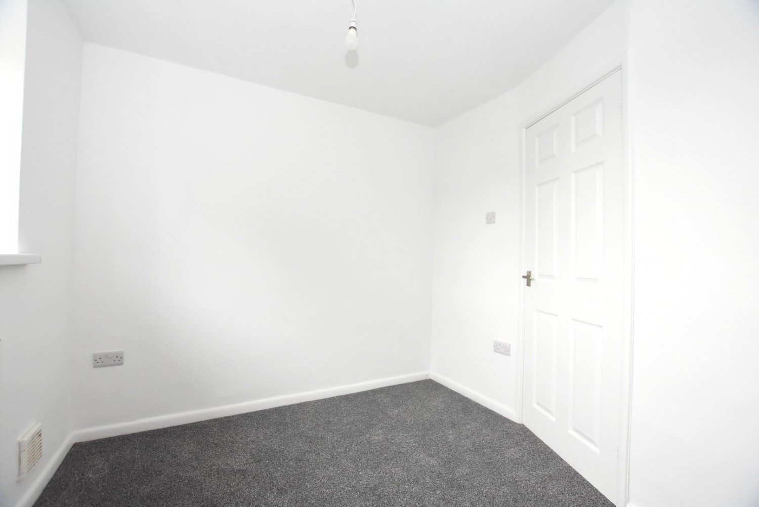 3 bedroom House to let in North Side, New Tupton, Chesterfield, S42 6BN