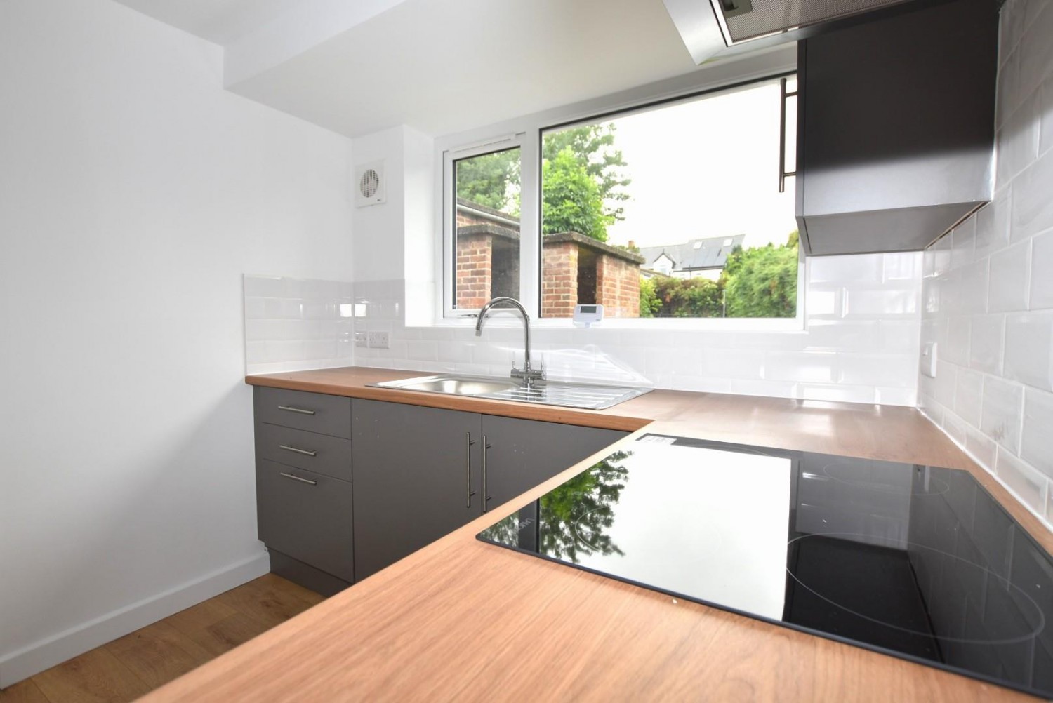 3 bedroom House to let in North Side, New Tupton, Chesterfield, S42 6BN