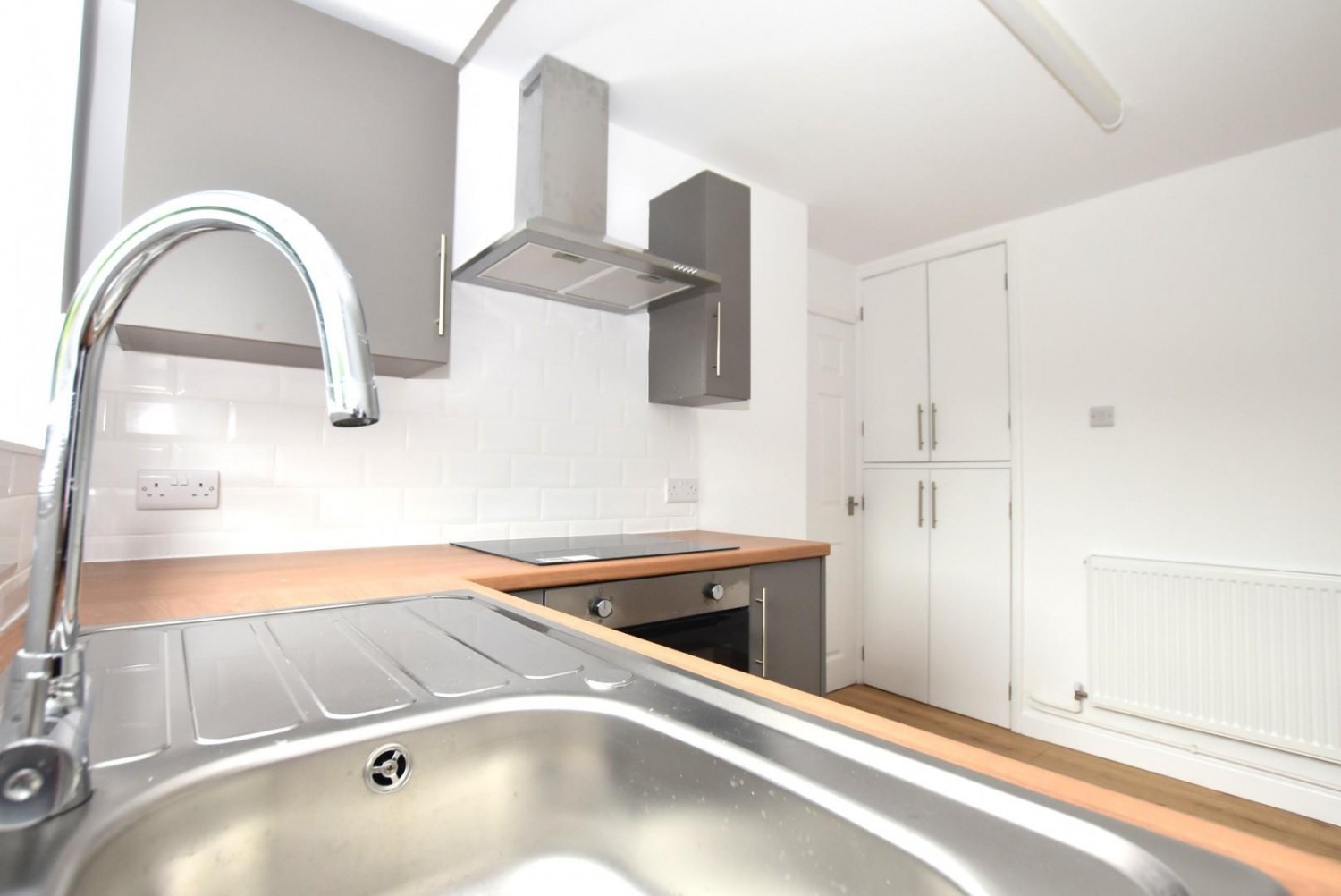 3 bedroom House to let in North Side, New Tupton, Chesterfield, S42 6BN