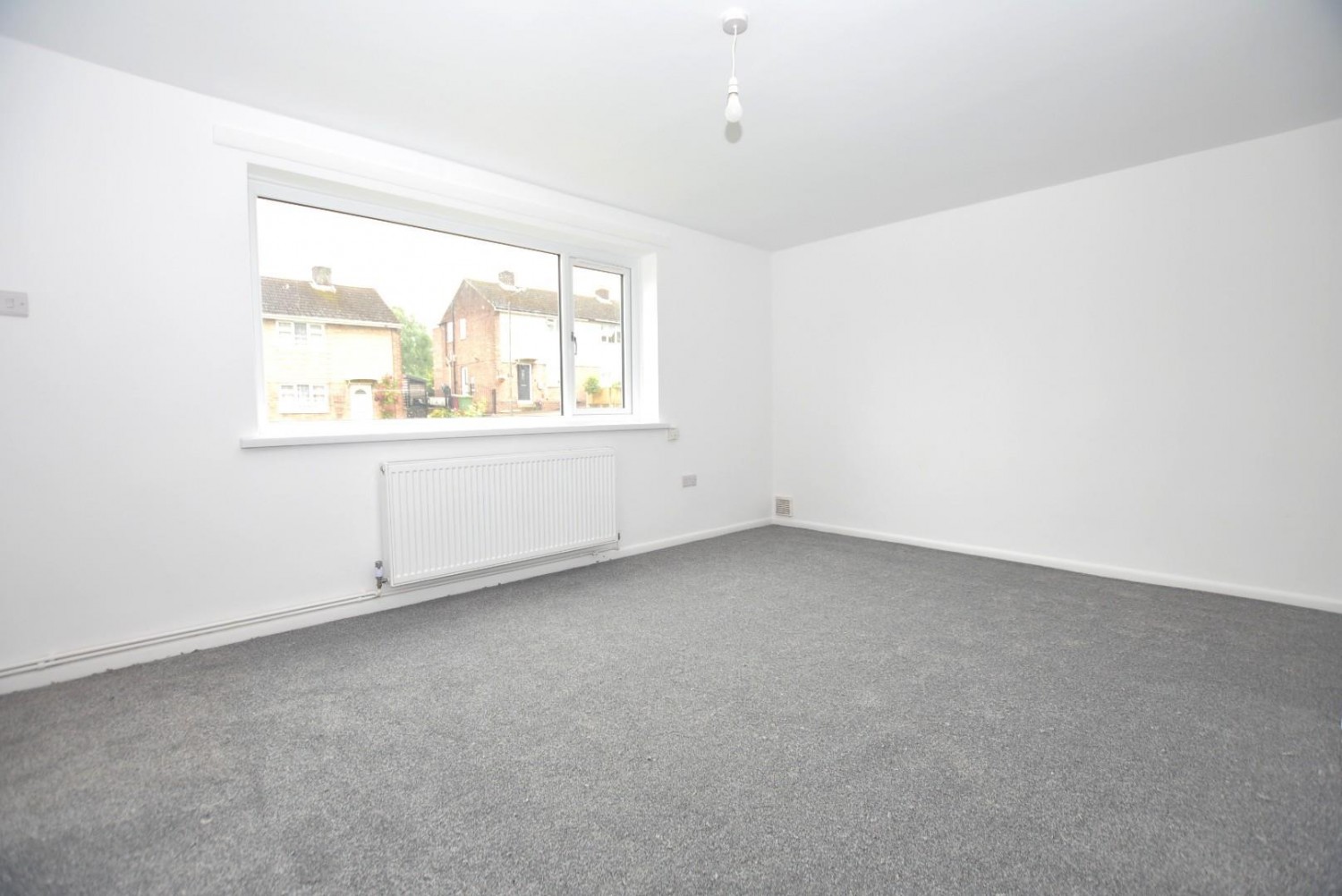 3 bedroom House to let in North Side, New Tupton, Chesterfield, S42 6BN