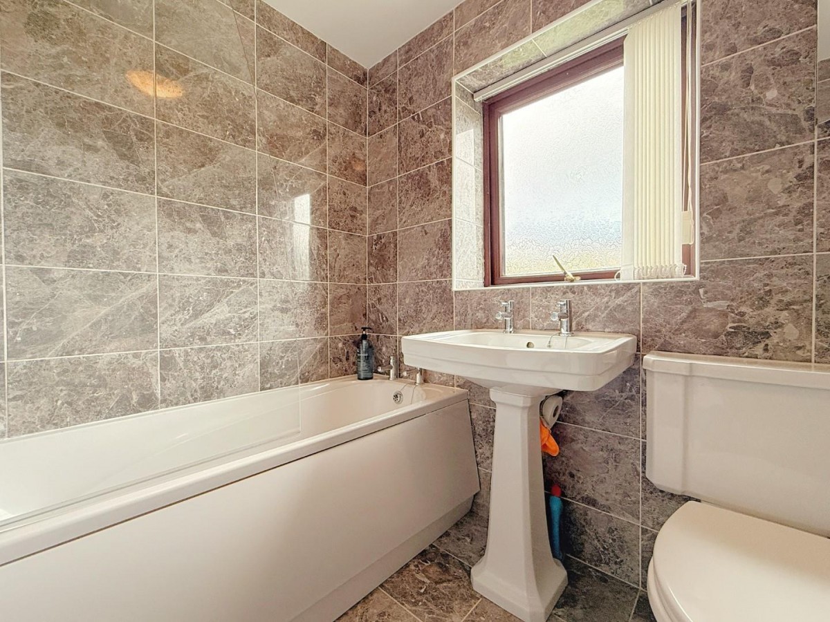 Regency Park Road, Pudsey, LS28 8PW