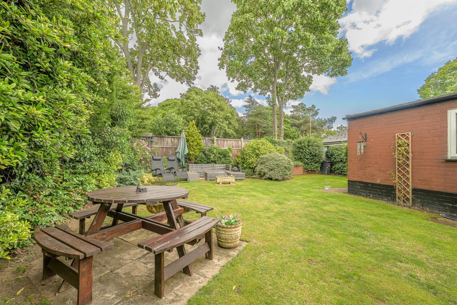 Beachcroft Road, Kingswinford, DY6 0HS