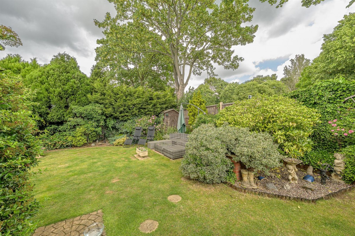 Beachcroft Road, Kingswinford, DY6 0HS