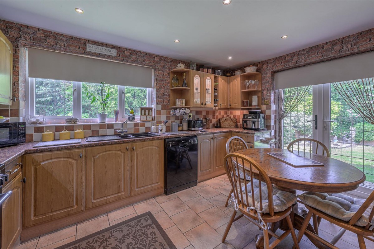 Beachcroft Road, Kingswinford, DY6 0HS