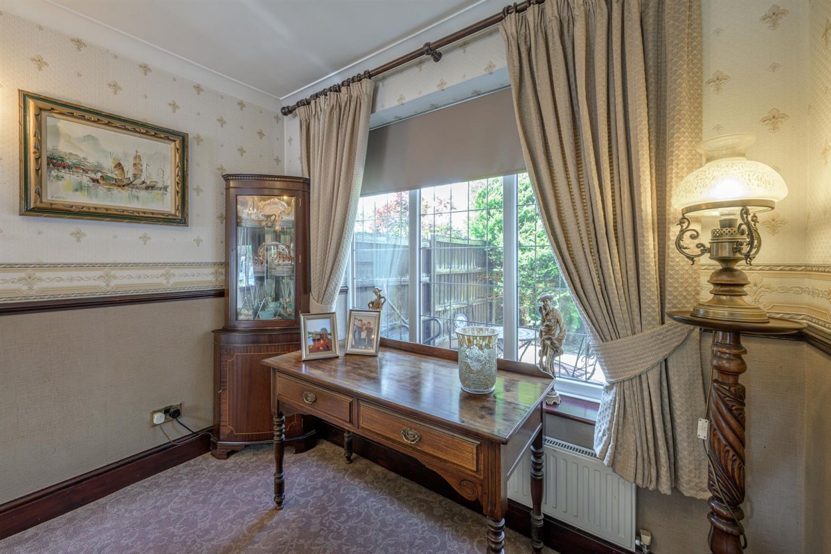 Beachcroft Road, Kingswinford, DY6 0HS