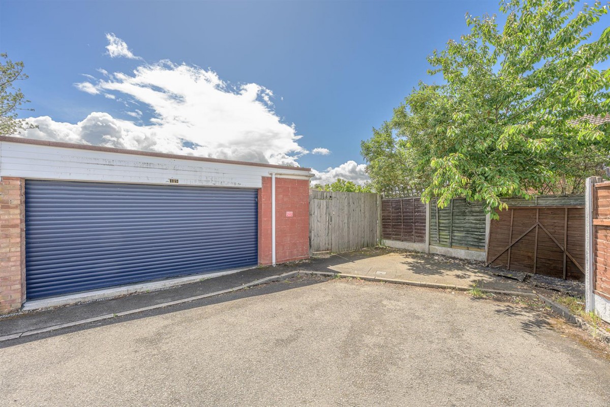 Broadmeadow, Kingswinford, DY6 7HQ