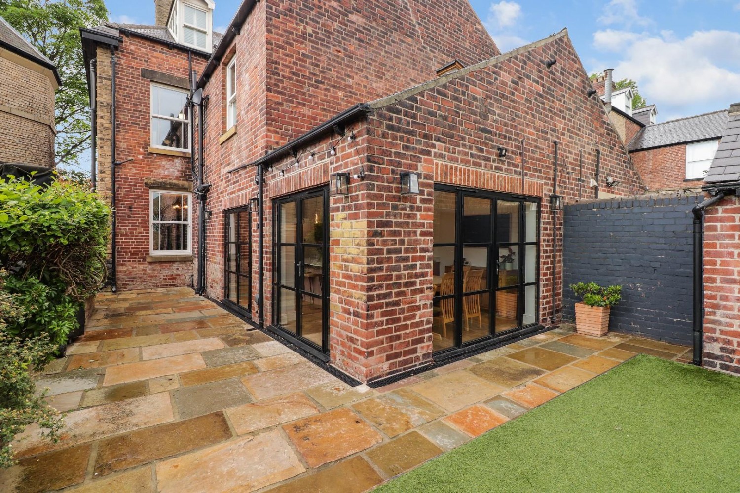 Broomgrove Road, Broomhall, Sheffield, S10 2NA
