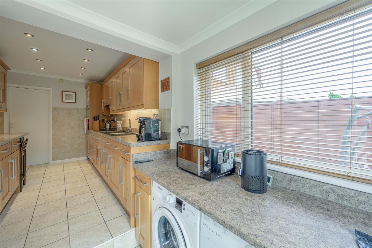 Lawnswood Road, Wordsley, Stourbridge, DY8 5LN