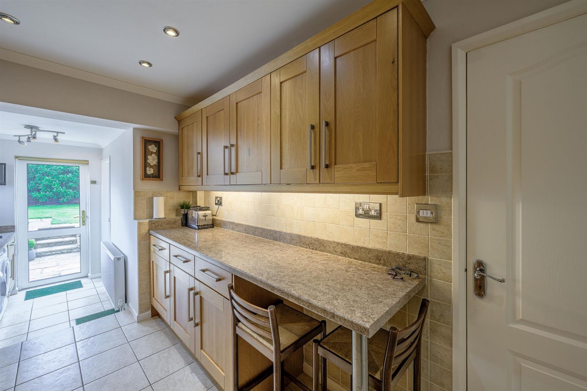 Lawnswood Road, Wordsley, Stourbridge, DY8 5LN