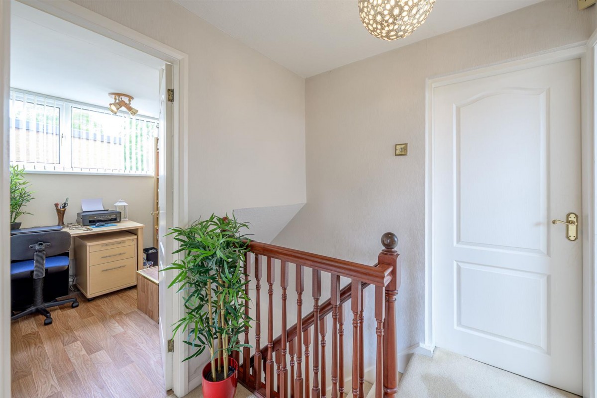 Lawnswood Road, Wordsley, Stourbridge, DY8 5LN