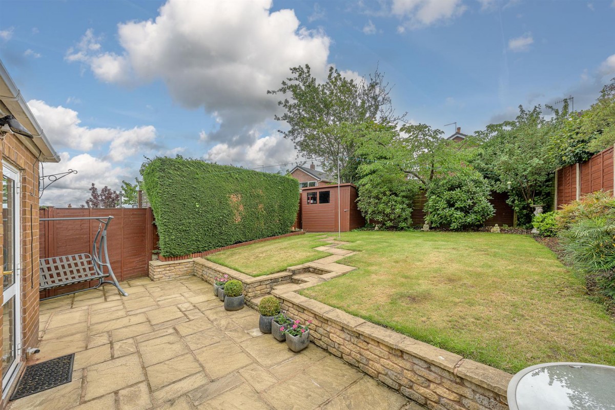 Lawnswood Road, Wordsley, Stourbridge, DY8 5LN