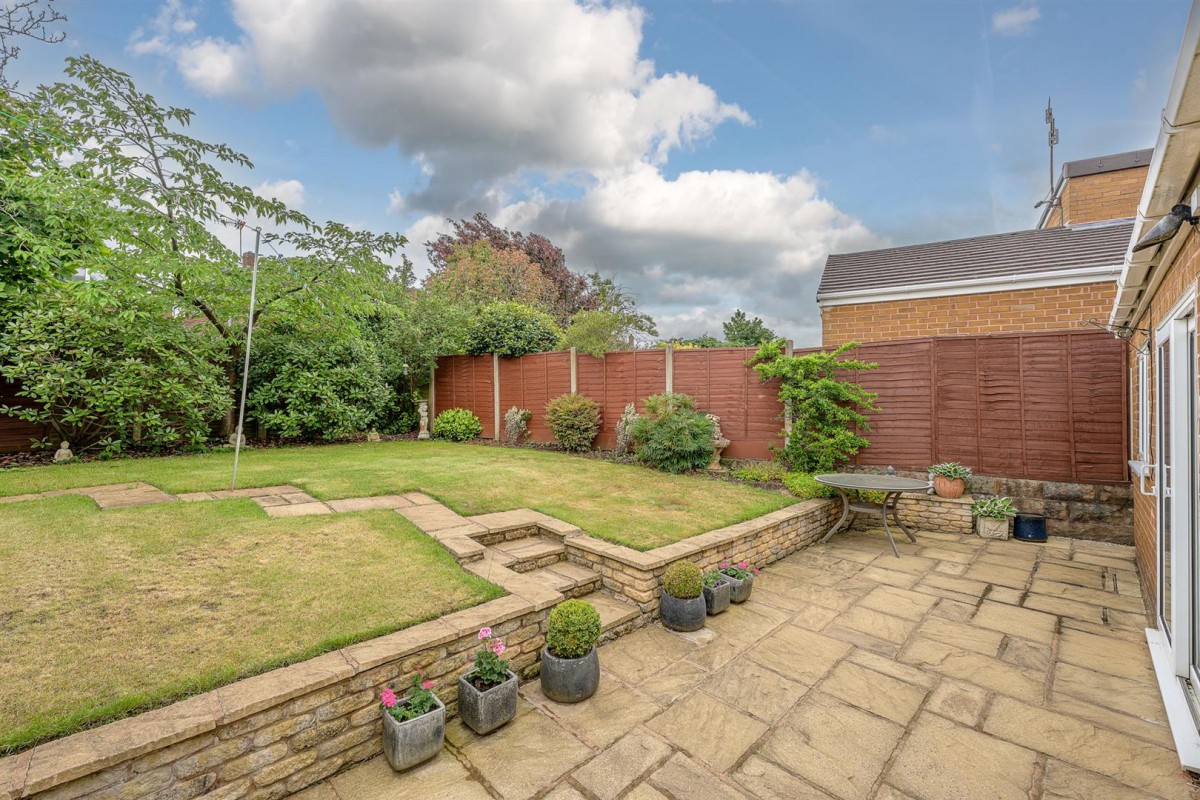 Lawnswood Road, Wordsley, Stourbridge, DY8 5LN