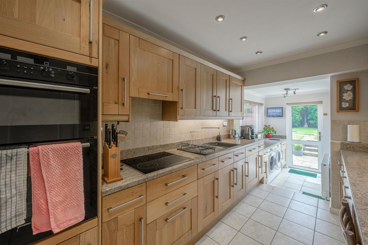 Lawnswood Road, Wordsley, Stourbridge, DY8 5LN