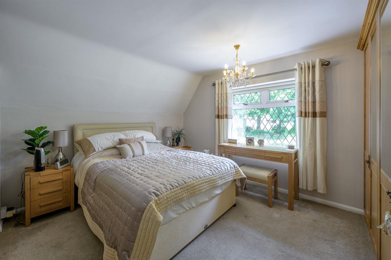 Lawnswood Road, Wordsley, Stourbridge, DY8 5LN