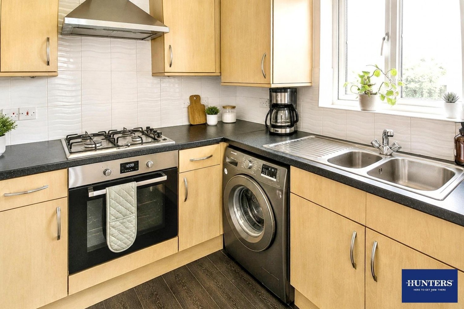 2 bedroom Flat to let in Sandhill Close, Bradford, West Yorkshire BD8