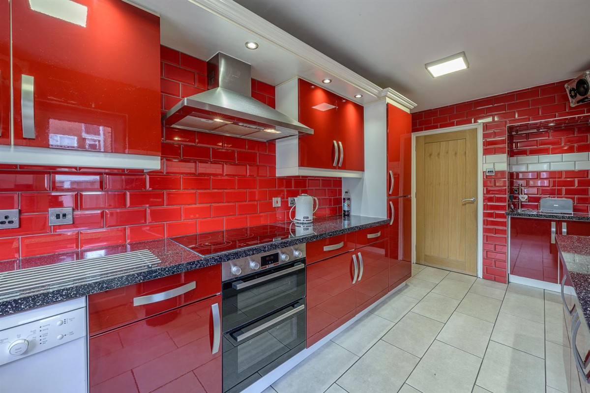 Oakleighs, Stourbridge, DY8 5JA