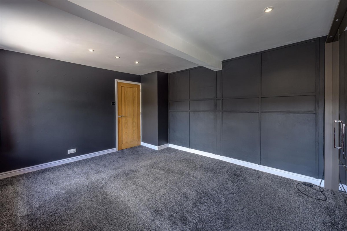 Oakleighs, Stourbridge, DY8 5JA