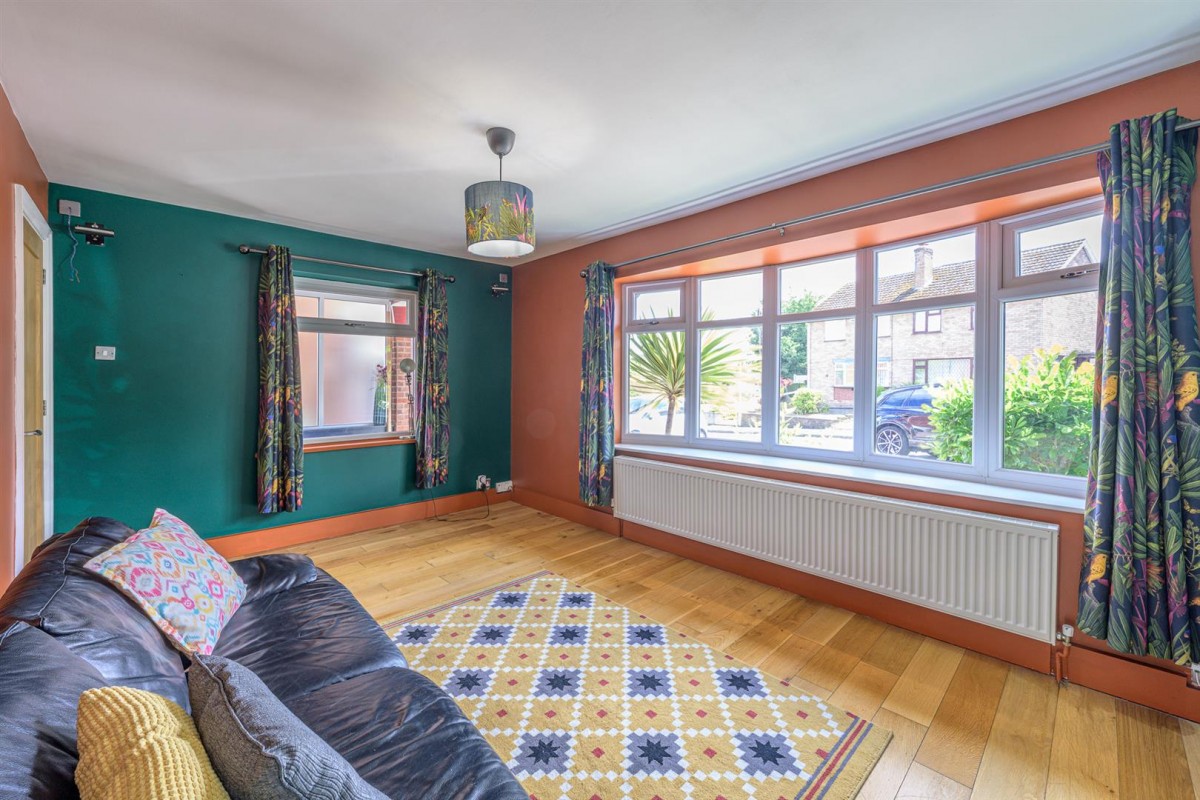 Oakleighs, Stourbridge, DY8 5JA