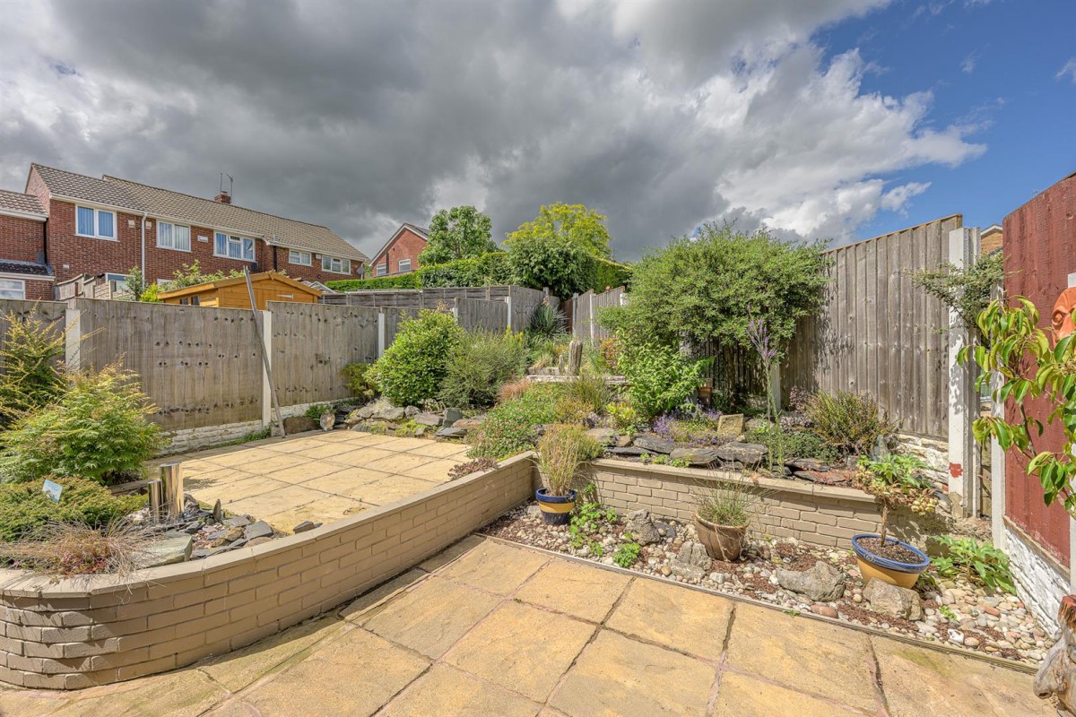 Oakleighs, Stourbridge, DY8 5JA