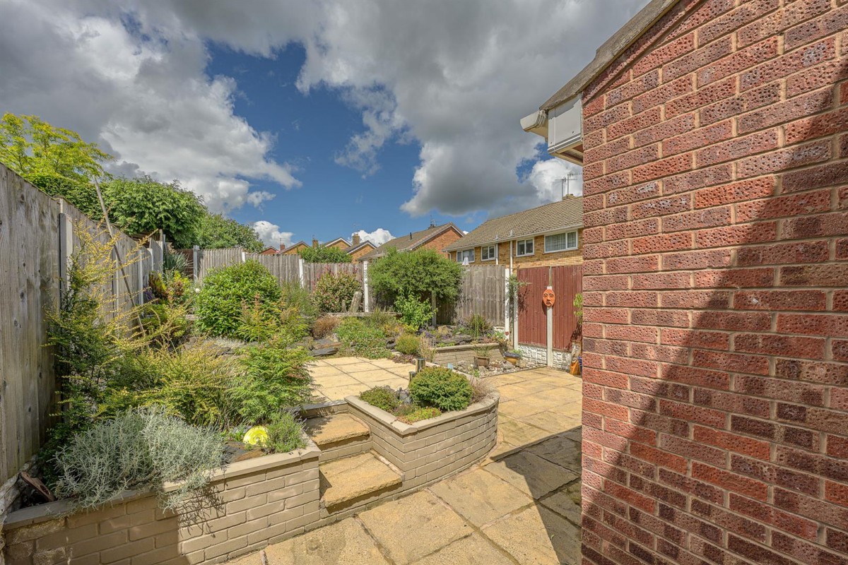 Oakleighs, Stourbridge, DY8 5JA
