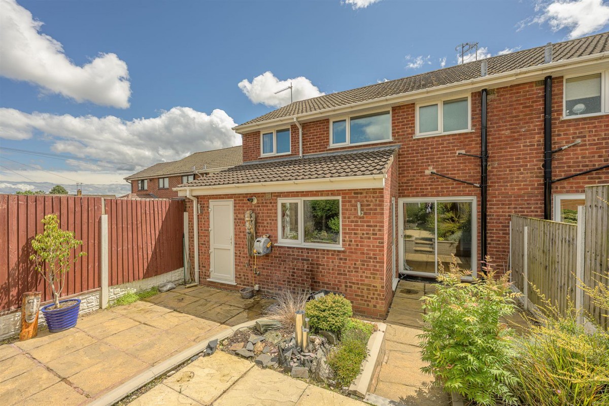 Oakleighs, Stourbridge, DY8 5JA