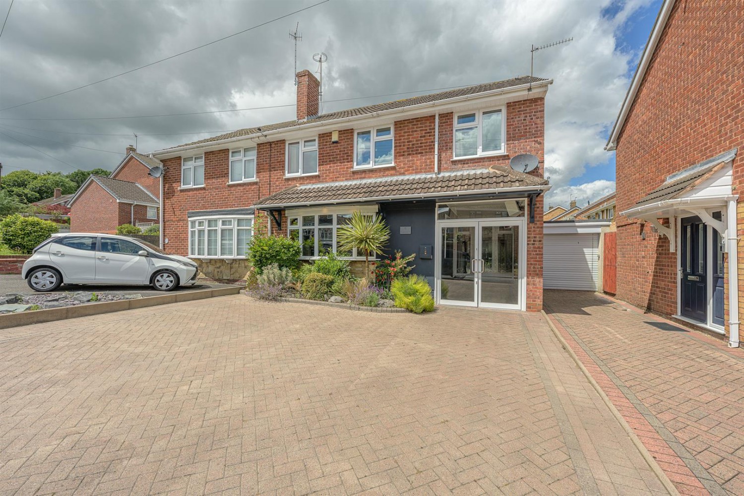 Oakleighs, Stourbridge, DY8 5JA