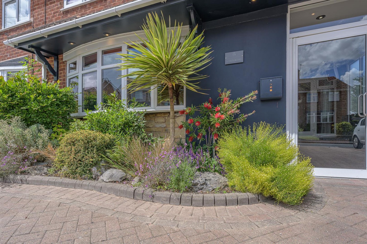 Oakleighs, Stourbridge, DY8 5JA