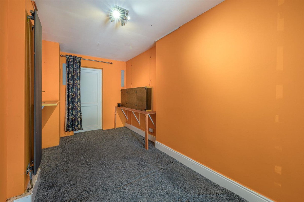 Oakleighs, Stourbridge, DY8 5JA