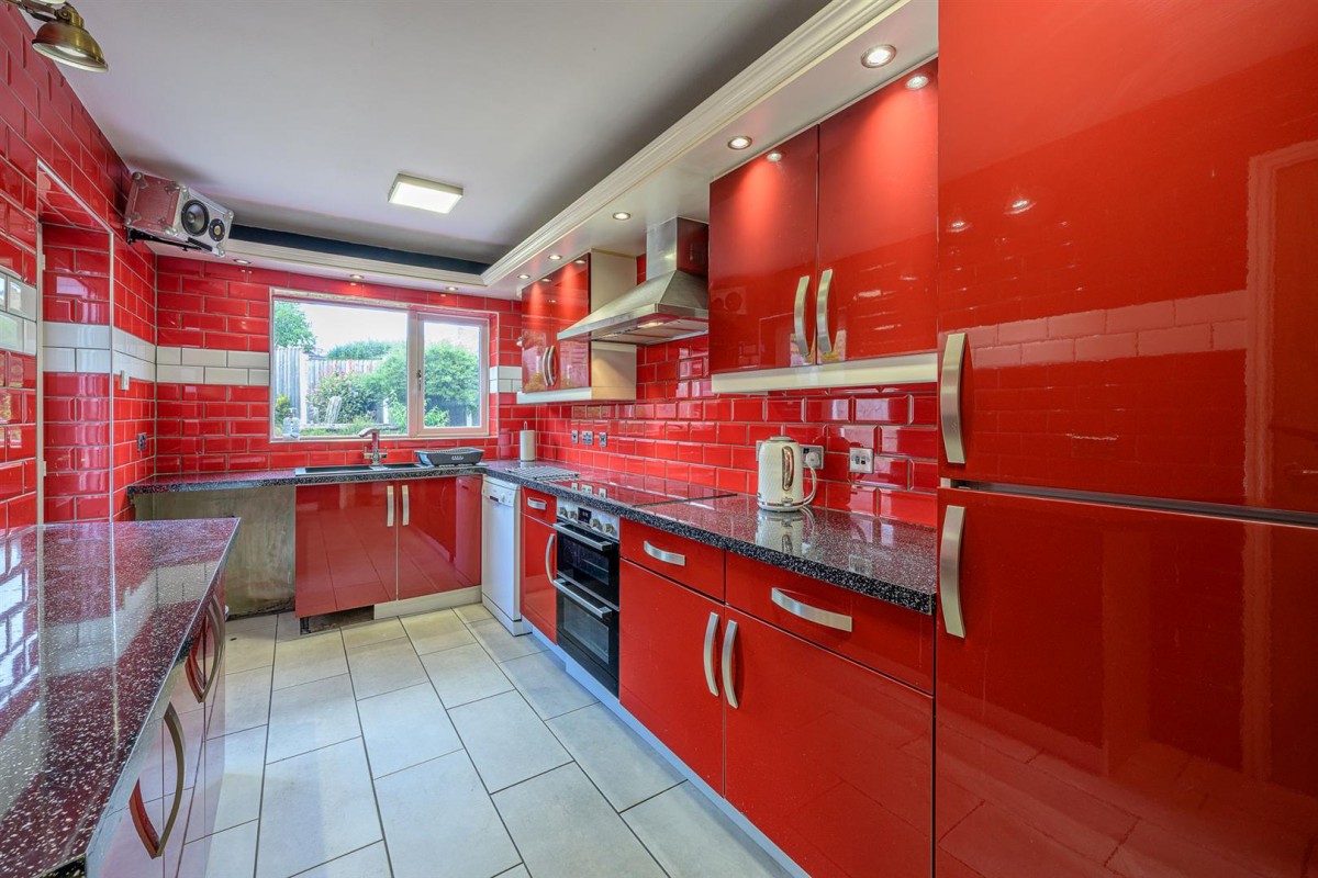 Oakleighs, Stourbridge, DY8 5JA