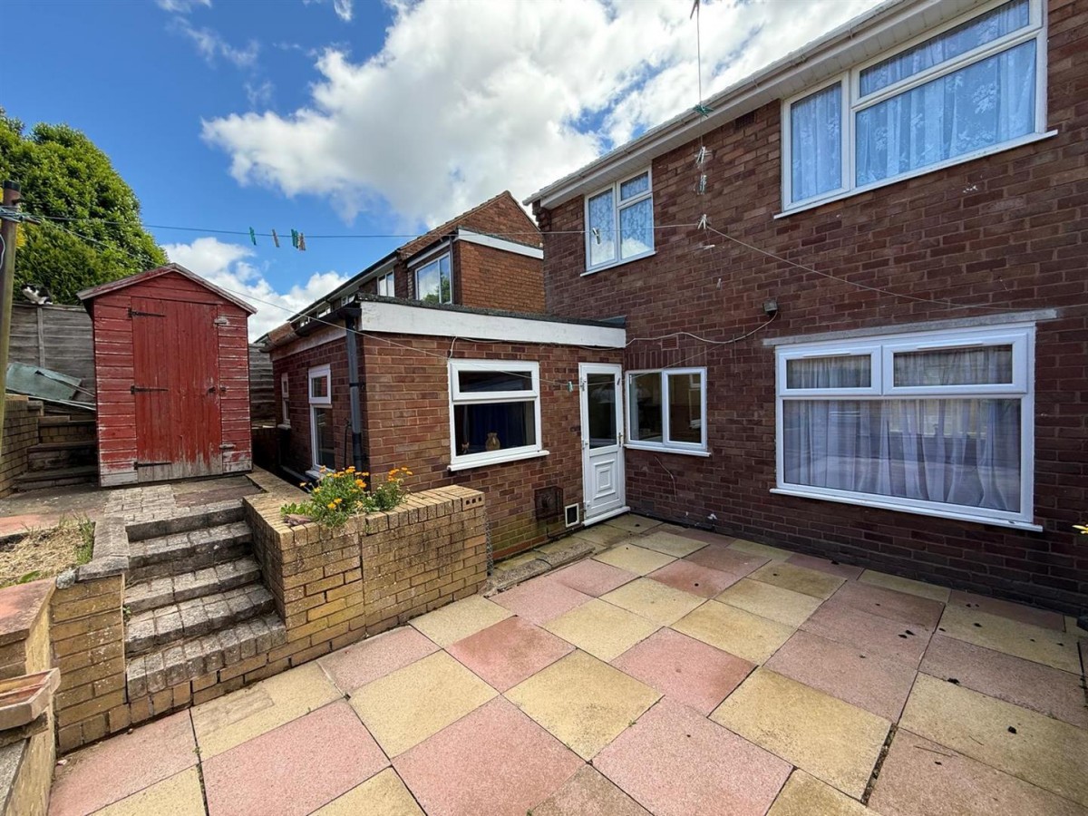 Wychbury Road, Quarry Bank, DY5 2XU