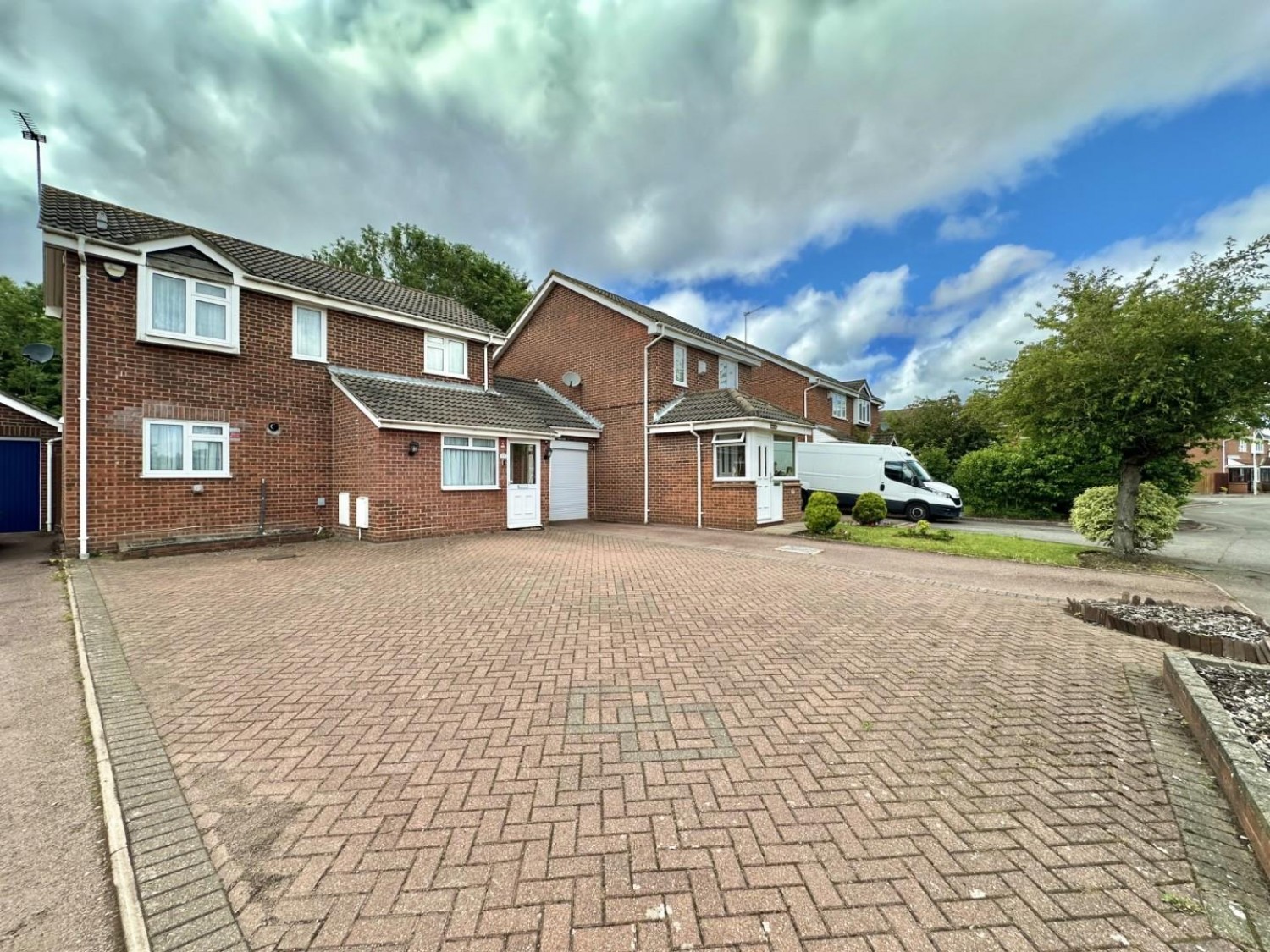 3 bedroom House for sale in Brentford Close, Yeading, UB4