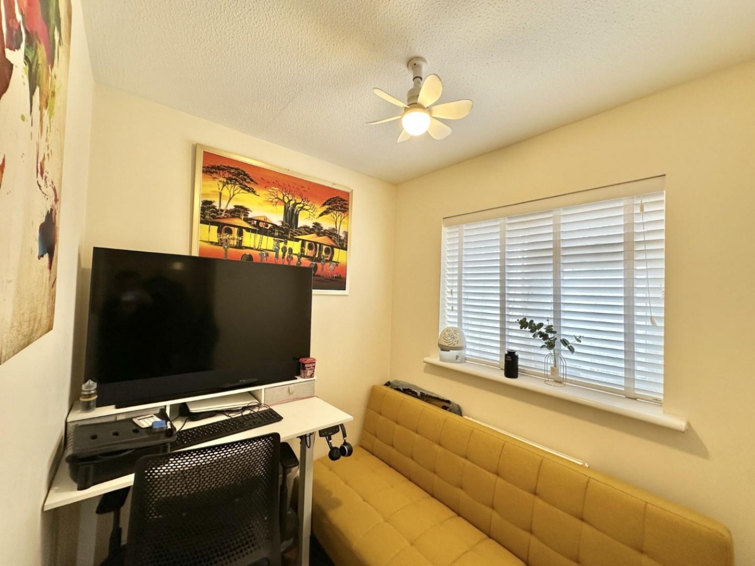 3 bedroom House for sale in Brentford Close, Yeading, UB4