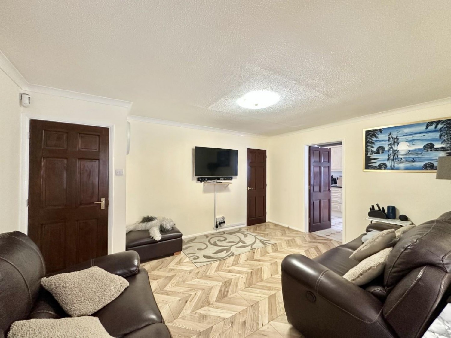 3 bedroom House for sale in Brentford Close, Yeading, UB4