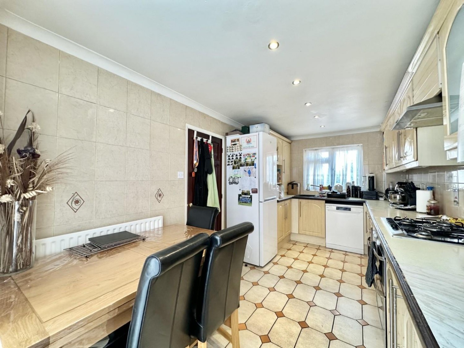 3 bedroom House for sale in Brentford Close, Yeading, UB4
