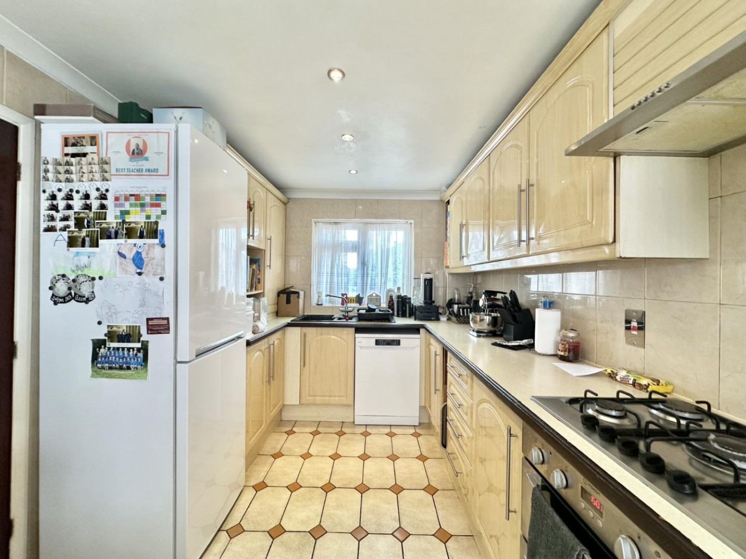 3 bedroom House for sale in Brentford Close, Yeading, UB4