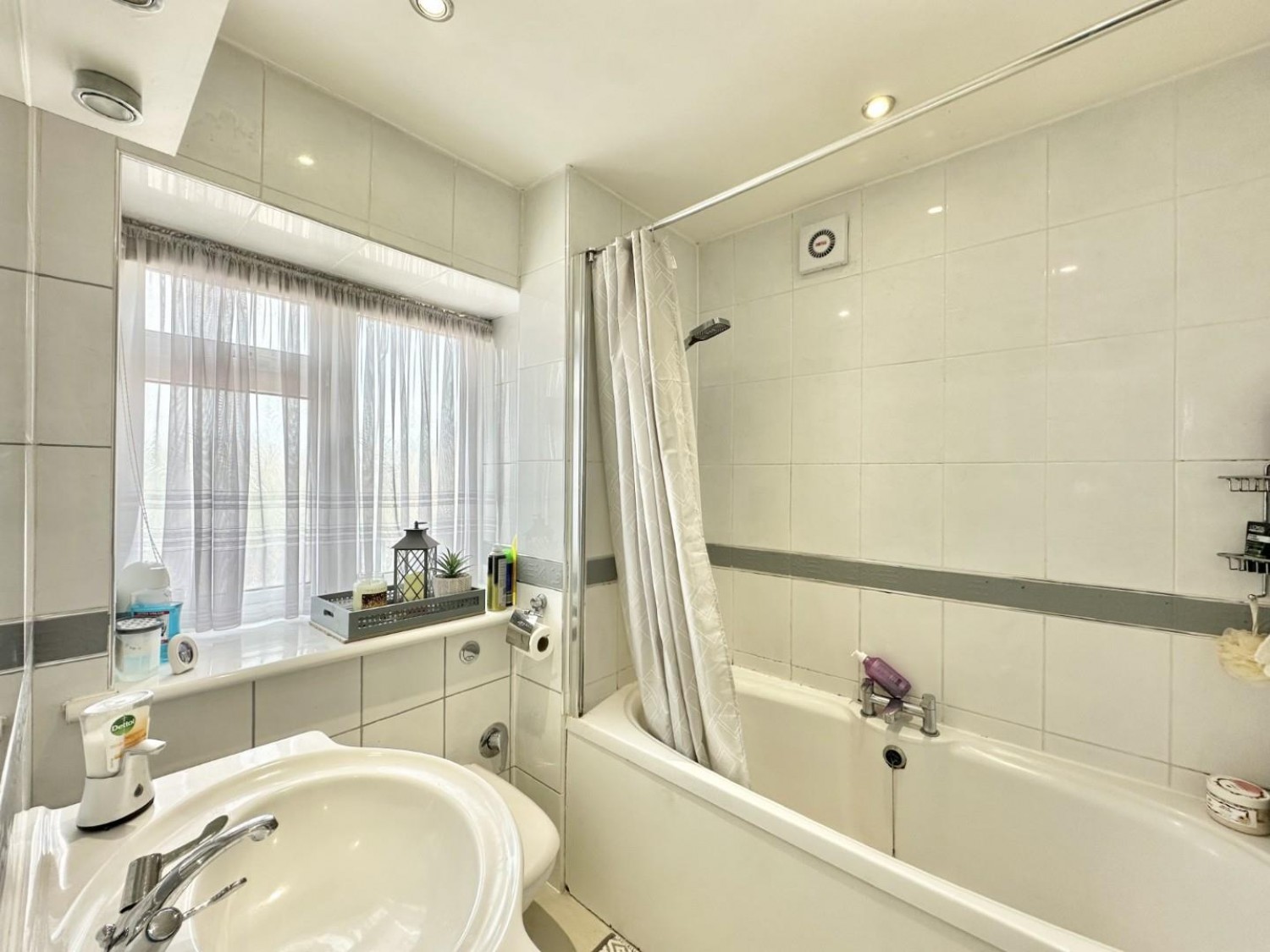 3 bedroom House for sale in Brentford Close, Yeading, UB4