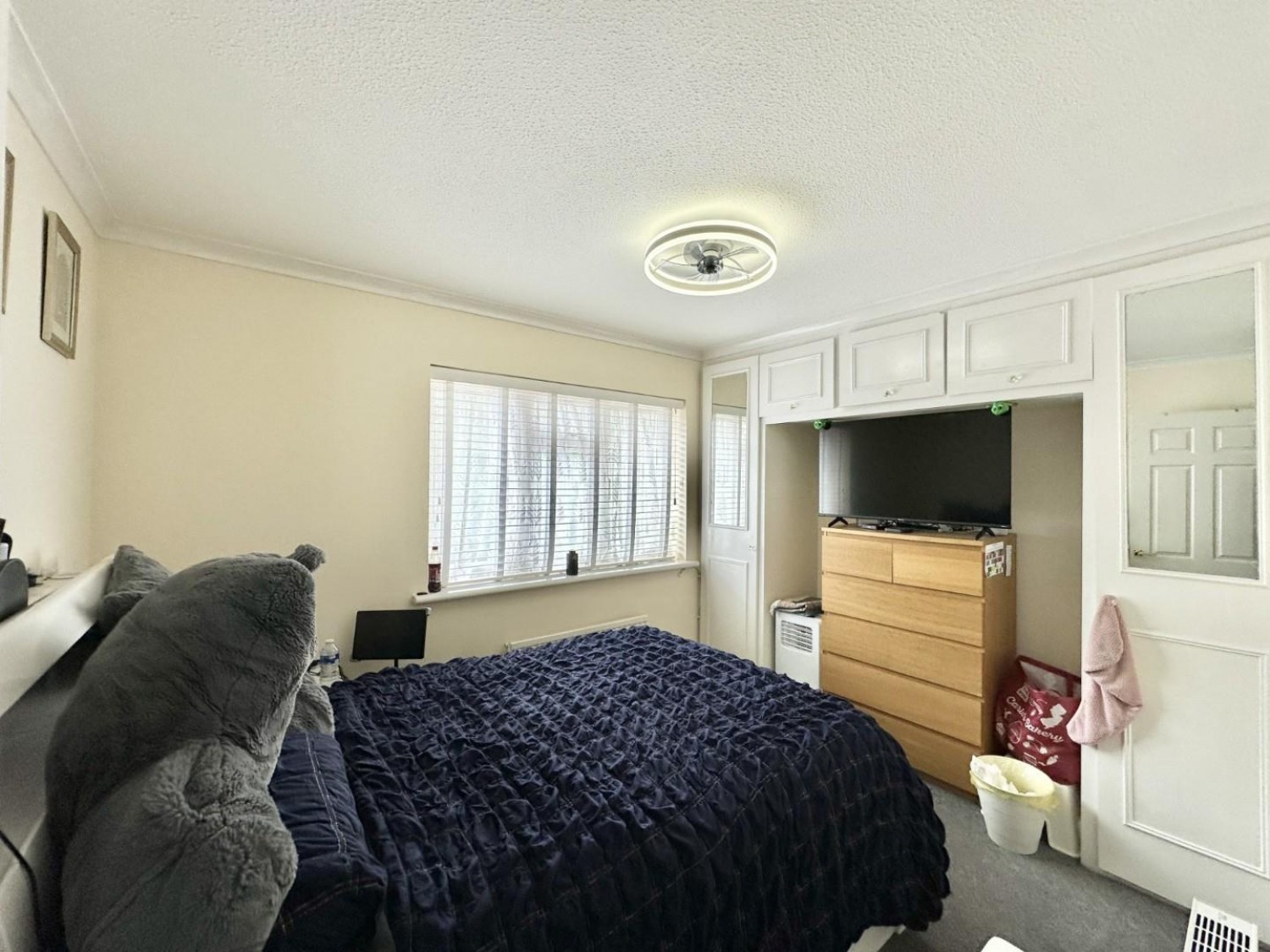 3 bedroom House for sale in Brentford Close, Yeading, UB4