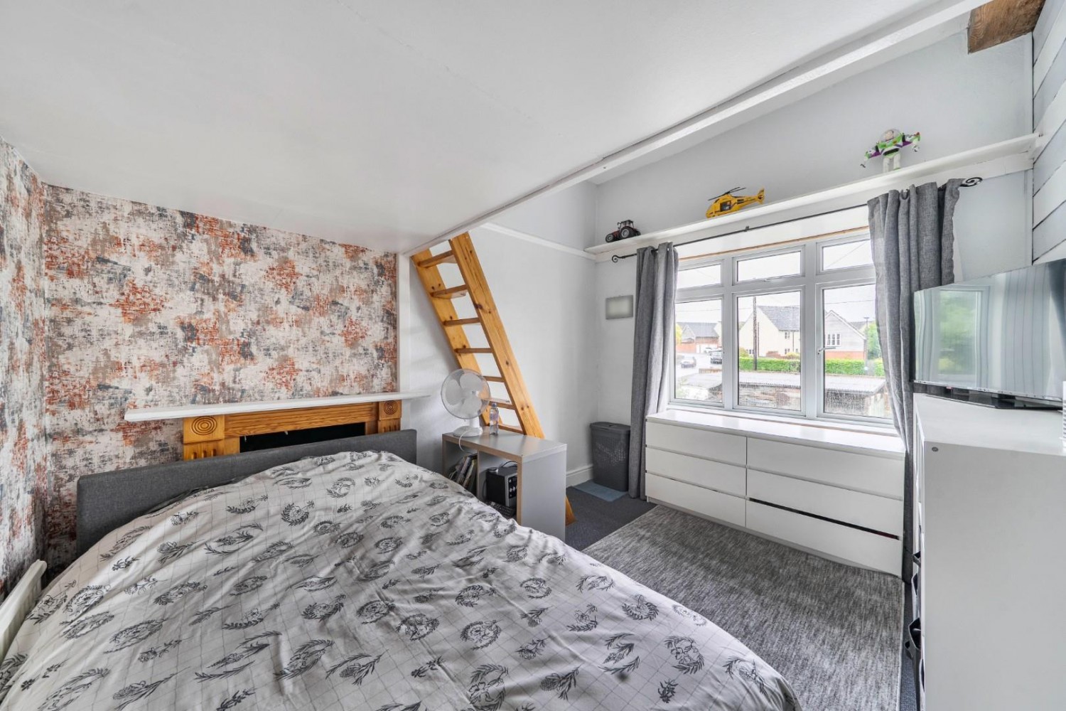 5 bedroom House for sale in Church Road, Cam, Dursley