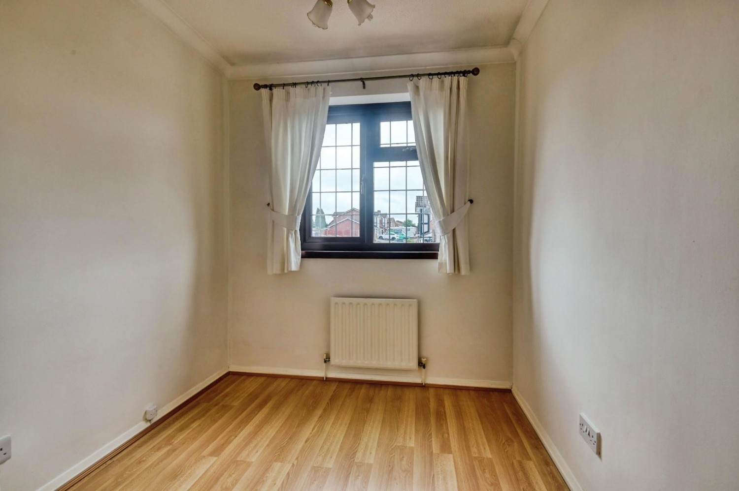 3 bedroom House for sale in Dovestone, Wilnecote, Tamworth