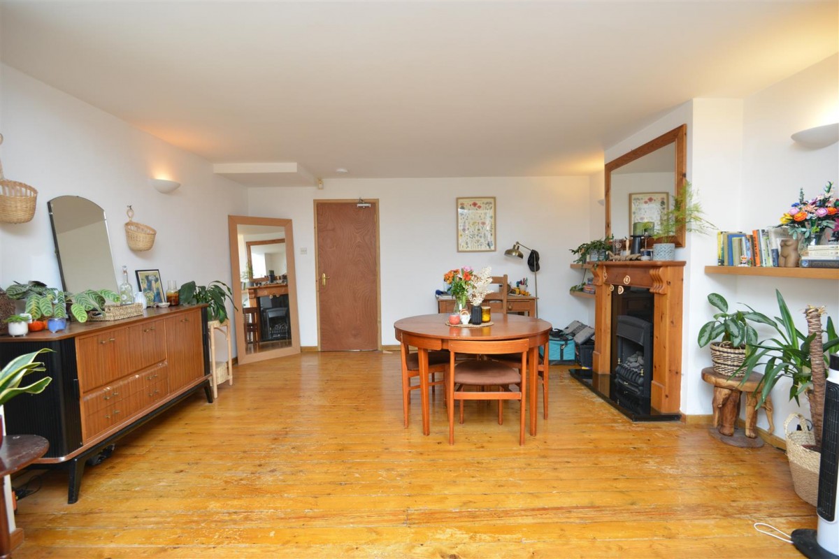 Milverton Gardens, St Werburghs, Bristol BS6 5JQ