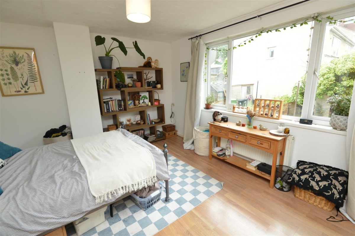 Milverton Gardens, St Werburghs, Bristol BS6 5JQ