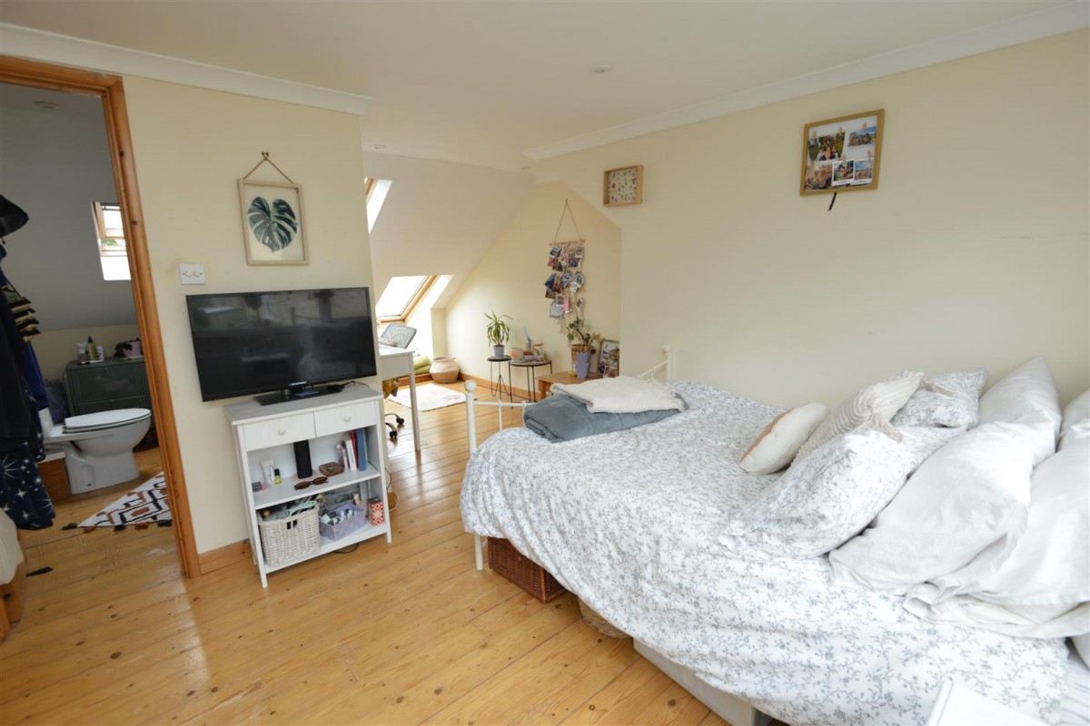 Milverton Gardens, St Werburghs, Bristol BS6 5JQ