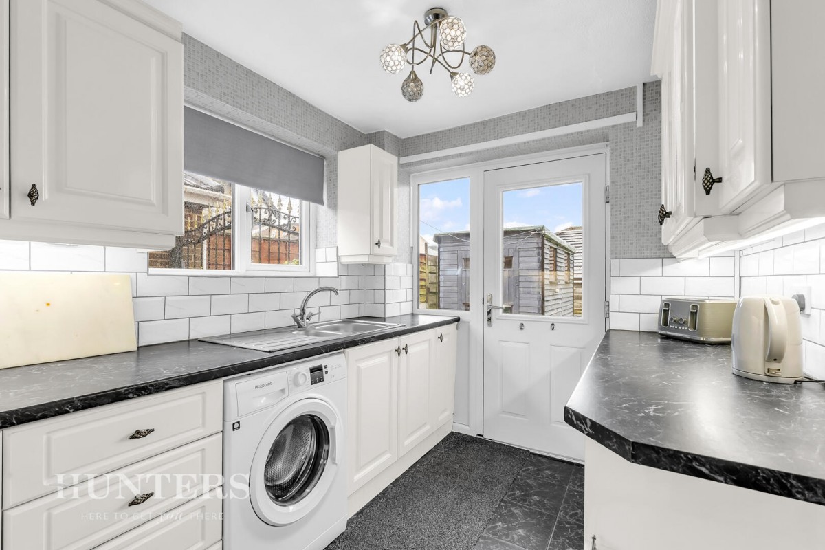 Chichester Close, Smithy Bridge, OL15 8QL
