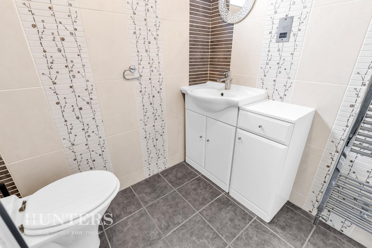 Chichester Close, Smithy Bridge, OL15 8QL