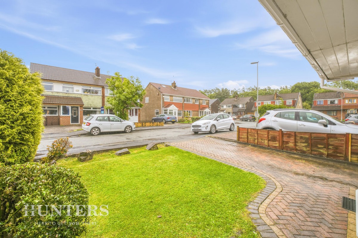 Chichester Close, Smithy Bridge, OL15 8QL