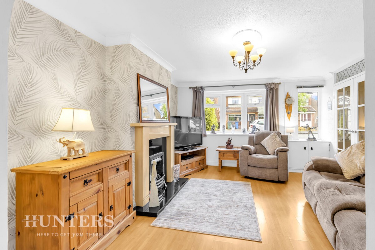 Chichester Close, Smithy Bridge, OL15 8QL